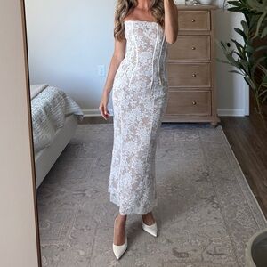 V. Chapman Capulet Strapless Corset Chantilly Lace Midi Dress